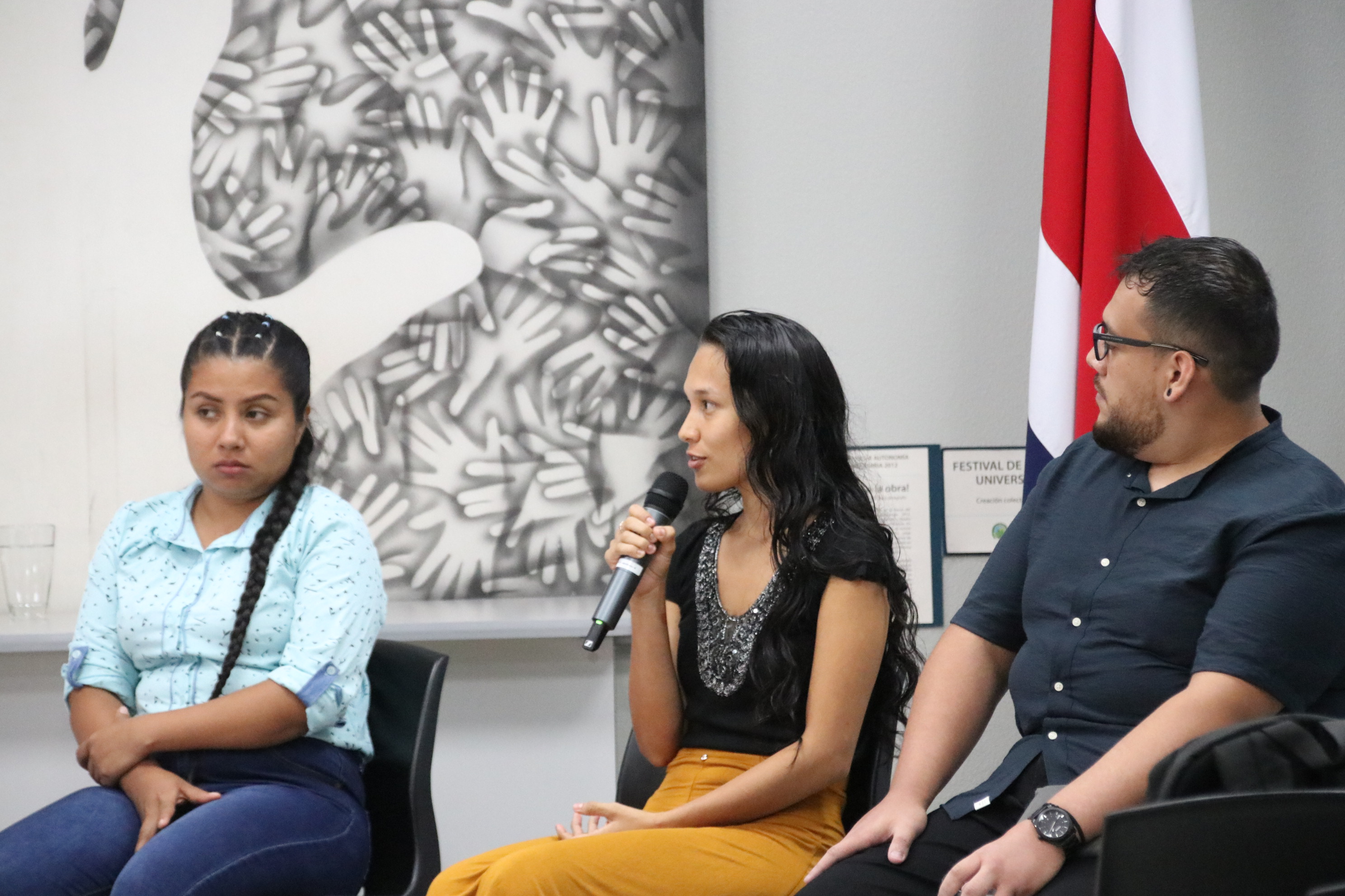 Azalia Calderón, Ana Francini González y Mauricio Sandoval dialogaron sobre educación y salud en el primer panel.
