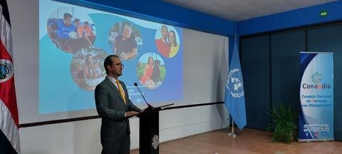 Juan Luis Bermúdez, Jefe de Oficina de UNFPA, presentó el libro con un resumen de cada historia