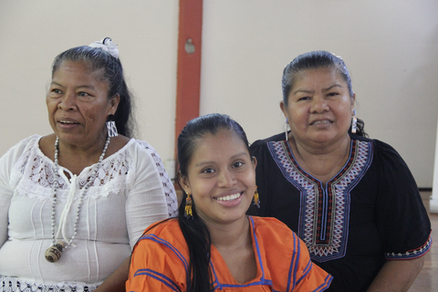 Marina López, Thalía Jiménez y Faustina Torres, mujeres indígenas participantes del proceso 