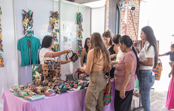 Mujeres indígenas ngänes, malekus y borukas participaron en el mercado del Costa Rica Fashion Wee