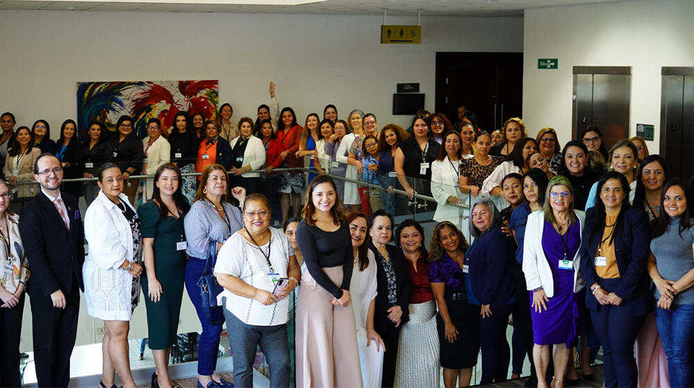 Fotografía de las participantes del encuentro.