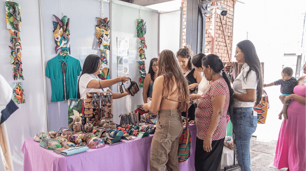 Mujeres indígenas ngänes, malekus y borukas participaron en el mercado del Costa Rica Fashion Wee