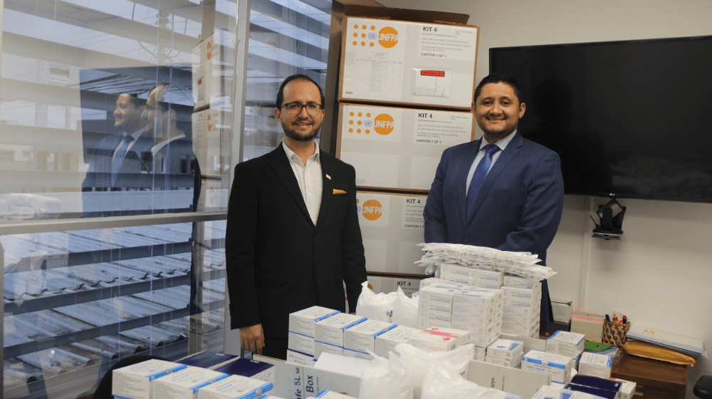 El Jefe de Oficina de UNFPA Costa Rica recibió al Viceministro de Salud para dar inicio a la entrega de este donativo